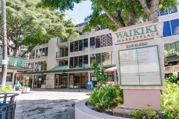 Kuhio Banyan Hotel (with Kitchenettes) 7