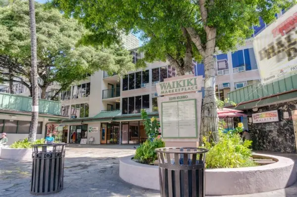 Kuhio Banyan Hotel (with Kitchenettes) 8